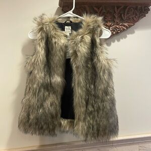 Gap faux fur kids vest size 10 new with tags